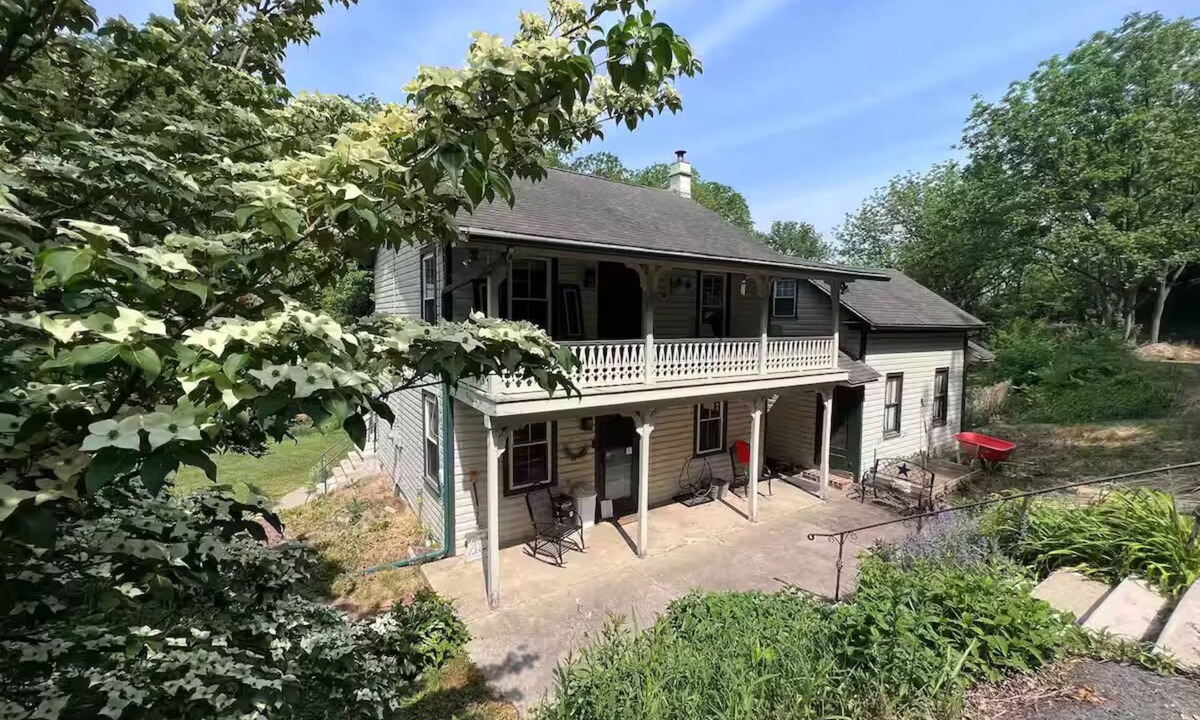 Robesonia House | 1893 Farmhouse on Haven de Bie Farm