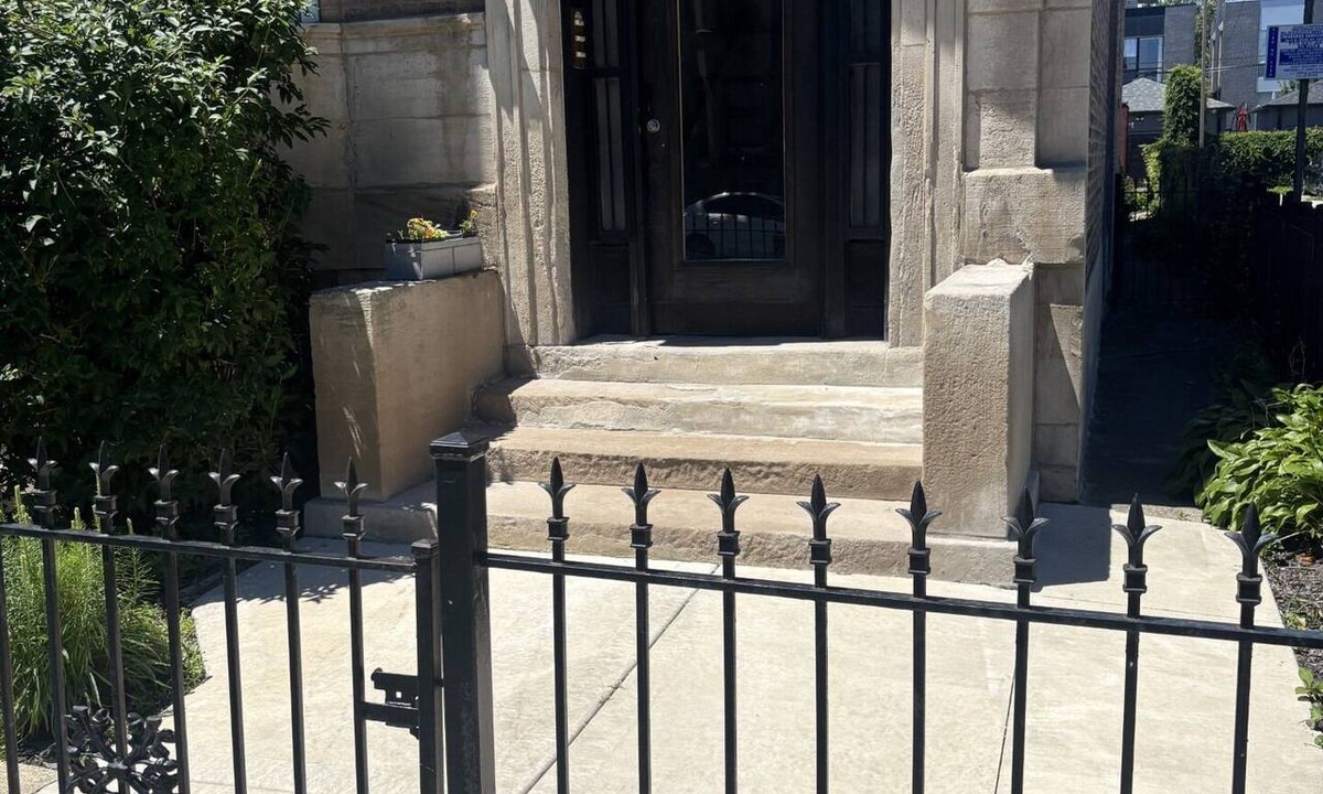 Woodlawn Condo | 2-bedroom walkable Chicago condo to President Obama Center & UniversityofChicago