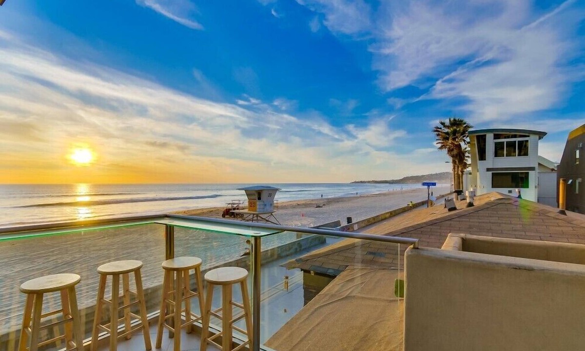 Mission Beach House | 2 Story + Ocean Front + AC + Exclusive View Balcony
