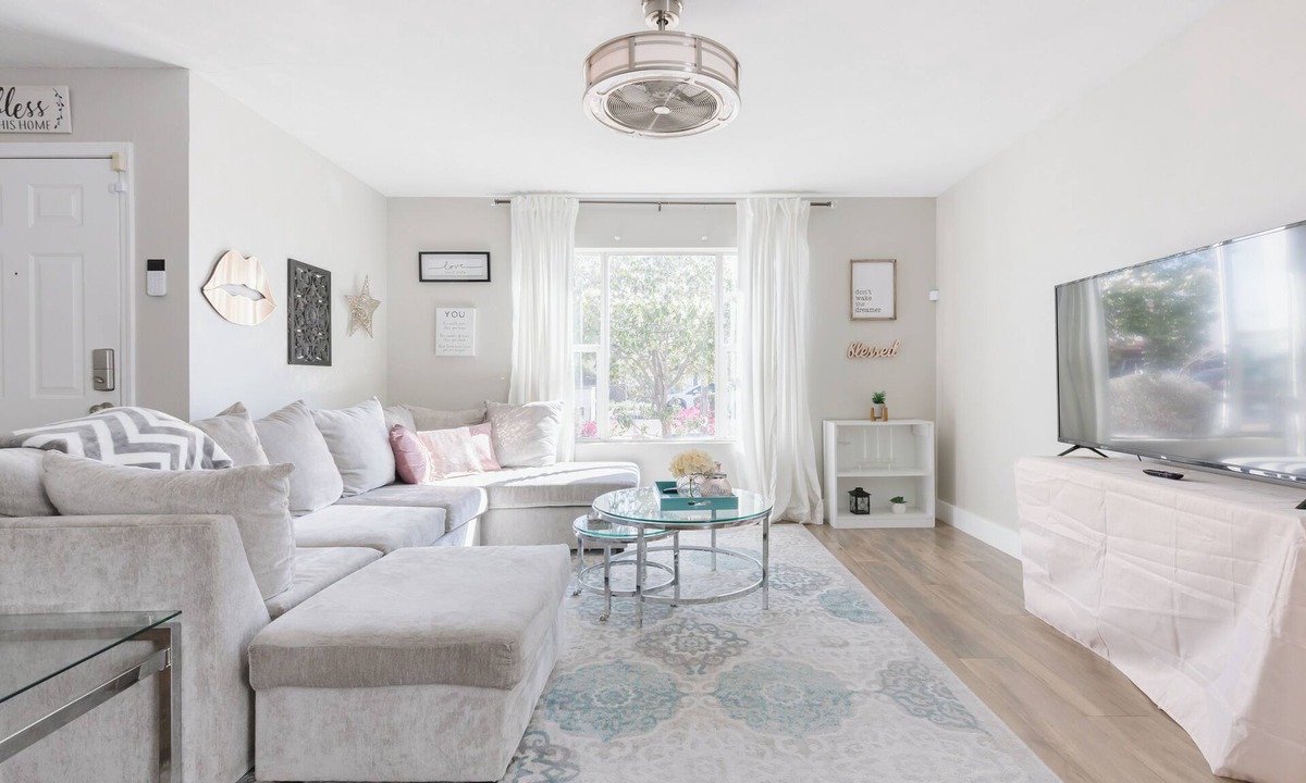 Downtown Phoenix House | 2BR Downtown Retreat - Jetted Tub & Private Stay!