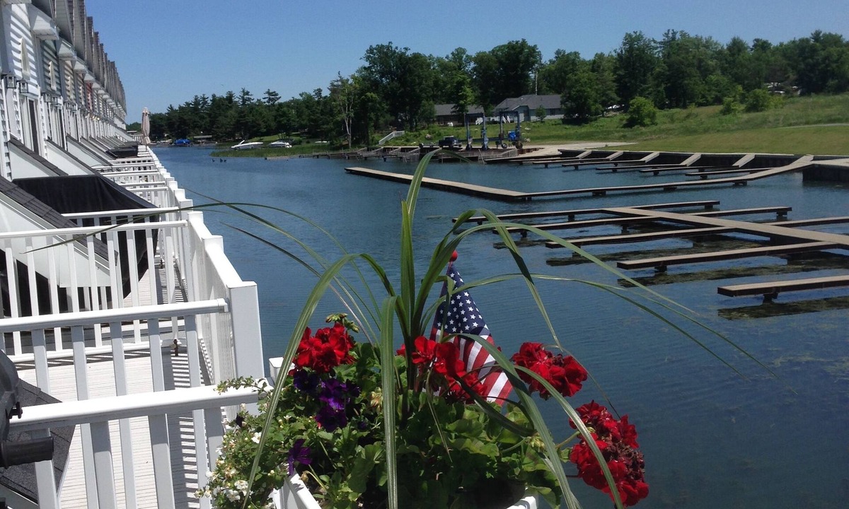 Alexandria Bay House | 3 Bdrm, 2 Bath Luxury Waterfront Villa With Boathouse Fishing & Boating Paradise
