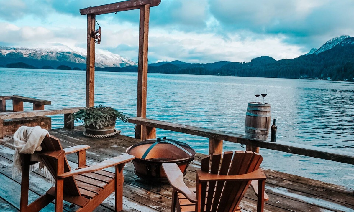 Seldovia Village House | 360 degree ocean views, 2 Sandy Beaches, Whalebone Arch, Kayaks Glacier & more