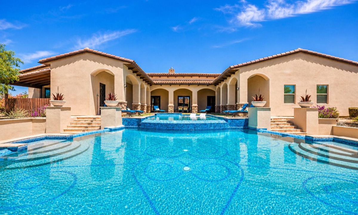 North Scottsdale House | 5 Private En Suites | 2 Pools + Spa | 2 Acres