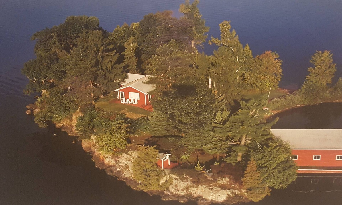 Leeds and the Thousand Islands Cottage | A few days left open for the 2026 season, 2027 calendar is open!