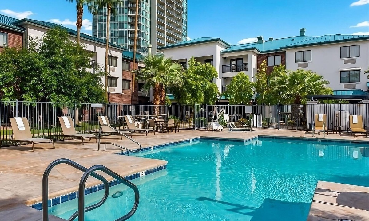 Tempe Hotel | Affordability Meets Comfort! 3 Contemporary Units, Pet-friendly, Swimming Pool!