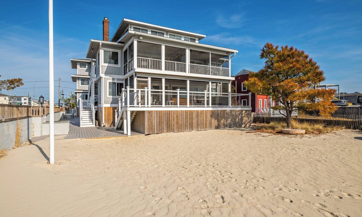 Dewey Beach Condo | Available now 3nite min 2026 Aug 23-26 Bayfront beach Getaway & parking sleeps 8