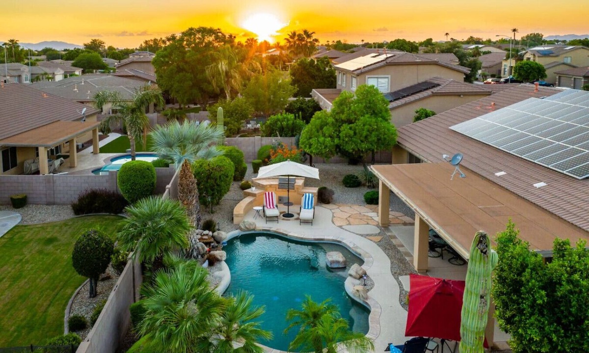 Silverton House | Awesome Sun & Swim Family Fun with Pool Pet Friend