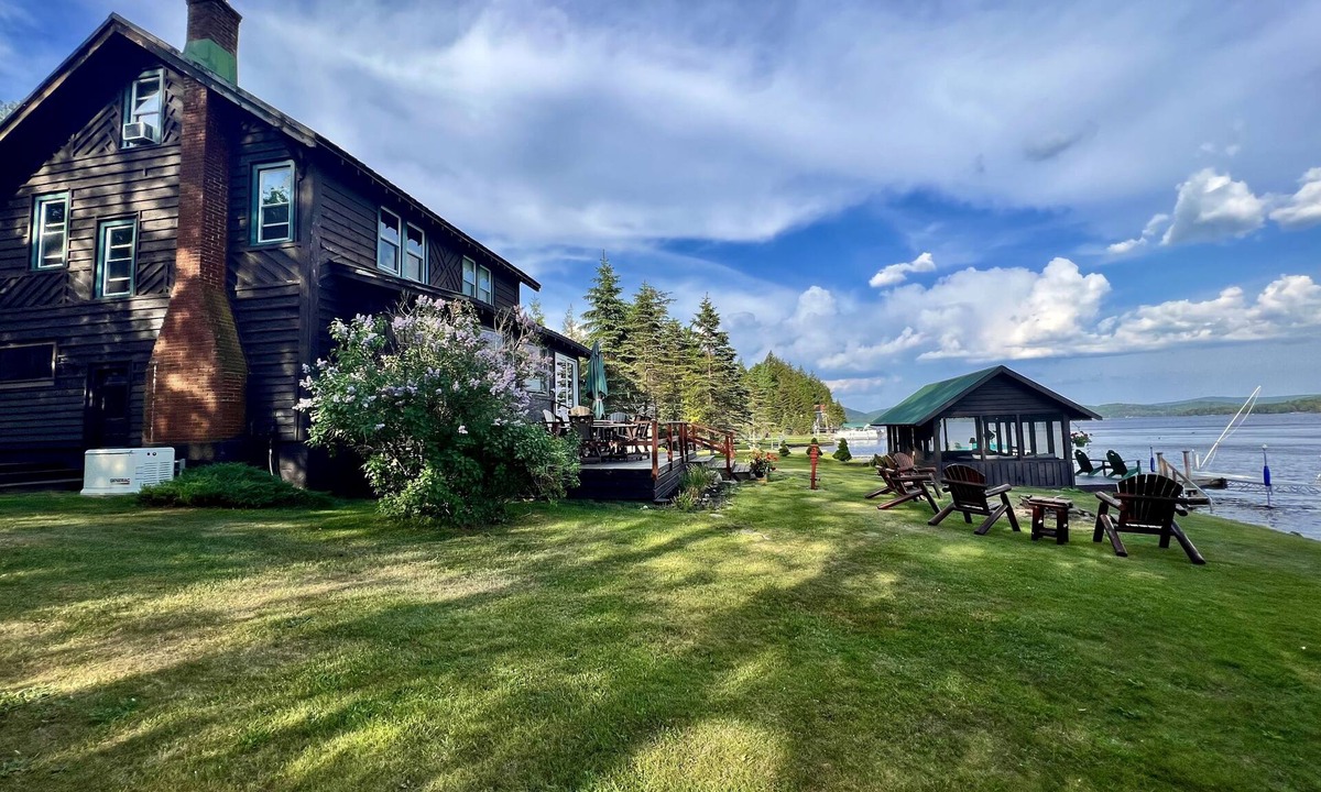 Town of Webb House | Beautiful 4th Lake Home with 3 Kings, Jacuzzi Tub, and Gazebo