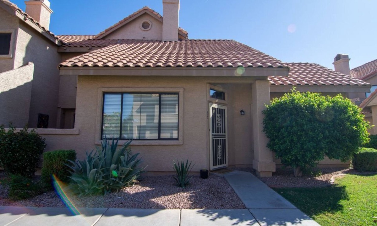 Mesa Condo | BEAUTIFUL MESA PROPERTY-Easy Access-Garage EV Chrg/Patio/Pool/Hot Tub/30-DAY MIN