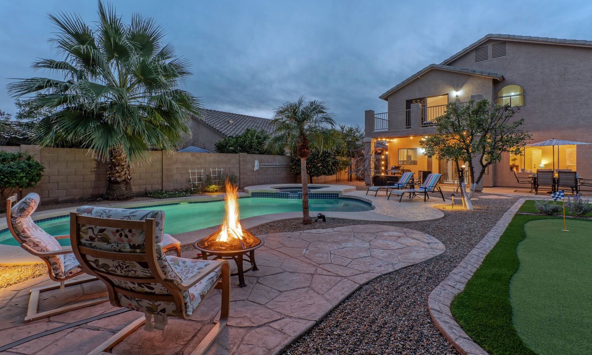 Boulder Mountain Highlands House | Boulder MT Highlands: Near Golf & Trails, POOL w/Opt Heat, Spa, Putt Green, King Beds & TVs All BRs