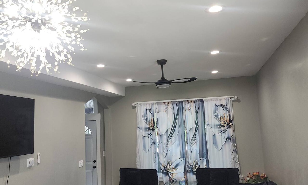 Greater Grand Crossing Apartment | Bright & Quiet 2 Bd Nest/1st FL Getaway