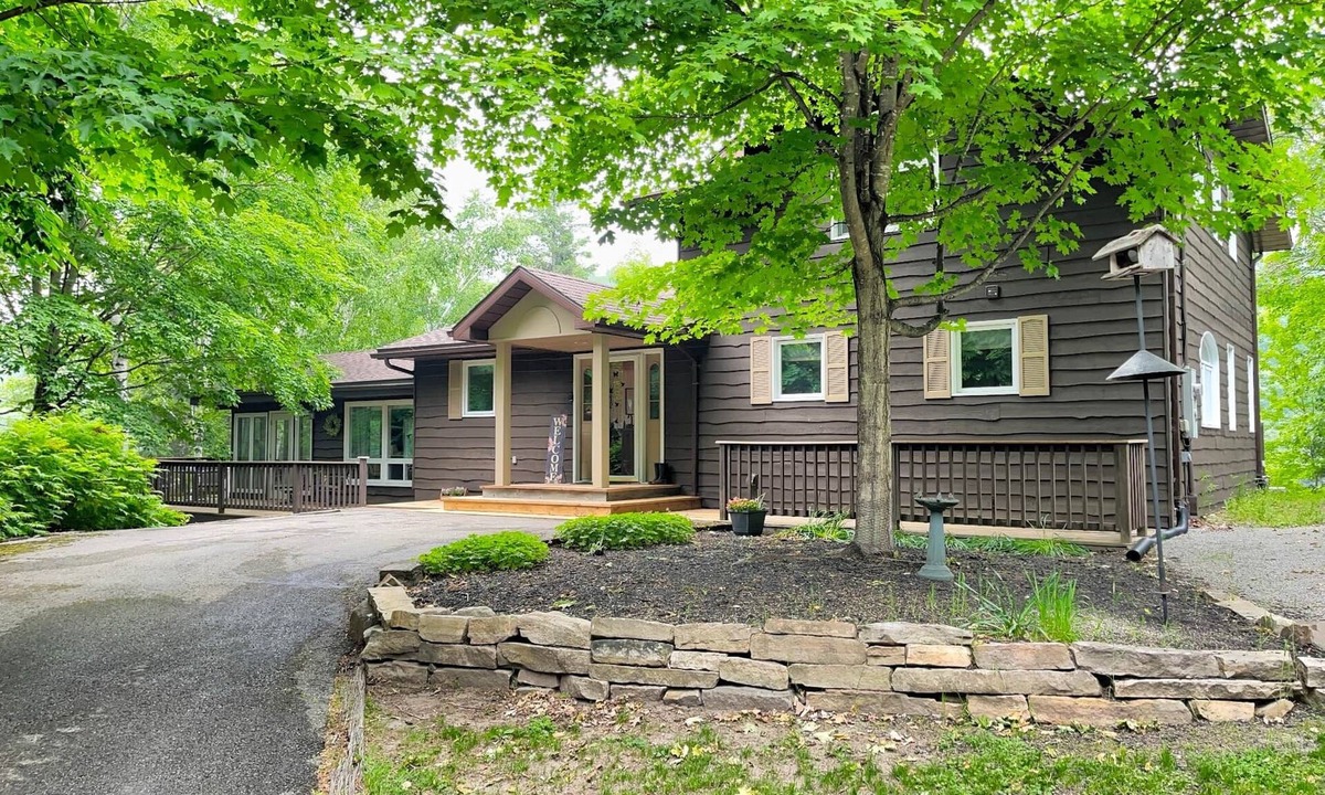 Rideau Lakes House | Brooks Bay Cottage | Spacious Waterfront Retreat