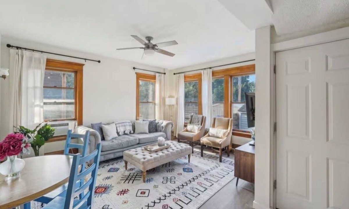 Summit - University Apartment | Cathedral Hill 3-bedroom charm