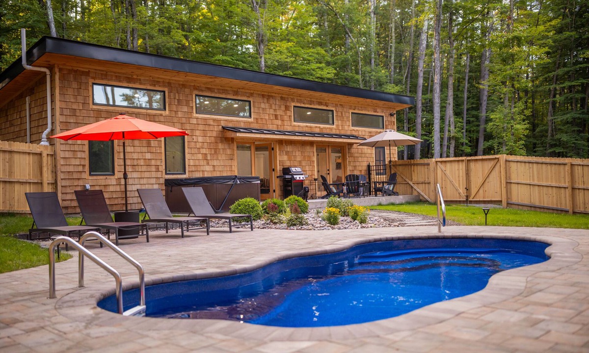 Saugerties House | Catskills Cabin Near HITS Saugerties POOL + HOT TUB Fenced Yard Pet Friendly