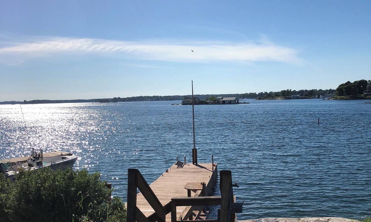 Fishers Landing House | Charming 3-bedroom house with WiFi and AC in delightful Fishers Landing