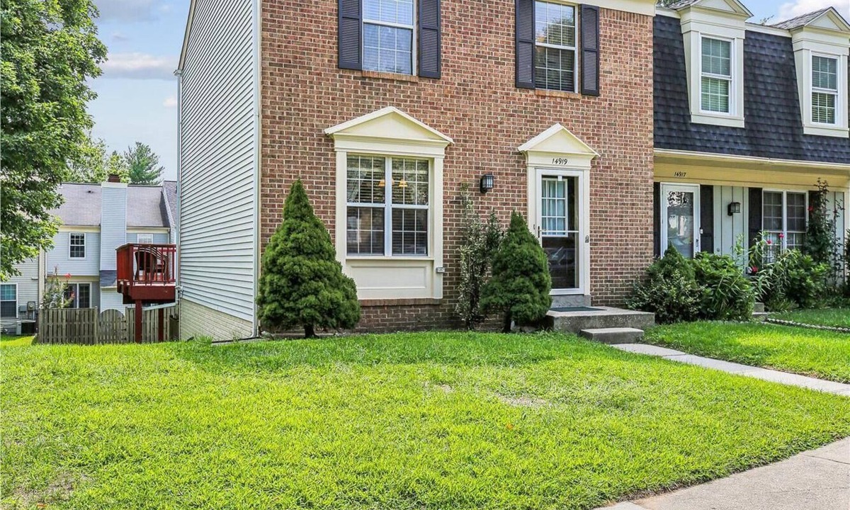 Aspen Hill House | Charming 3-bedroom townhome with AC and WiFi in Silver Spring
