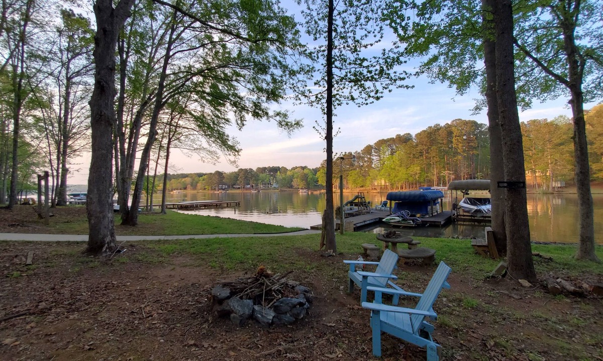 Eatonton House | Charming Waterfront Lake Cabin