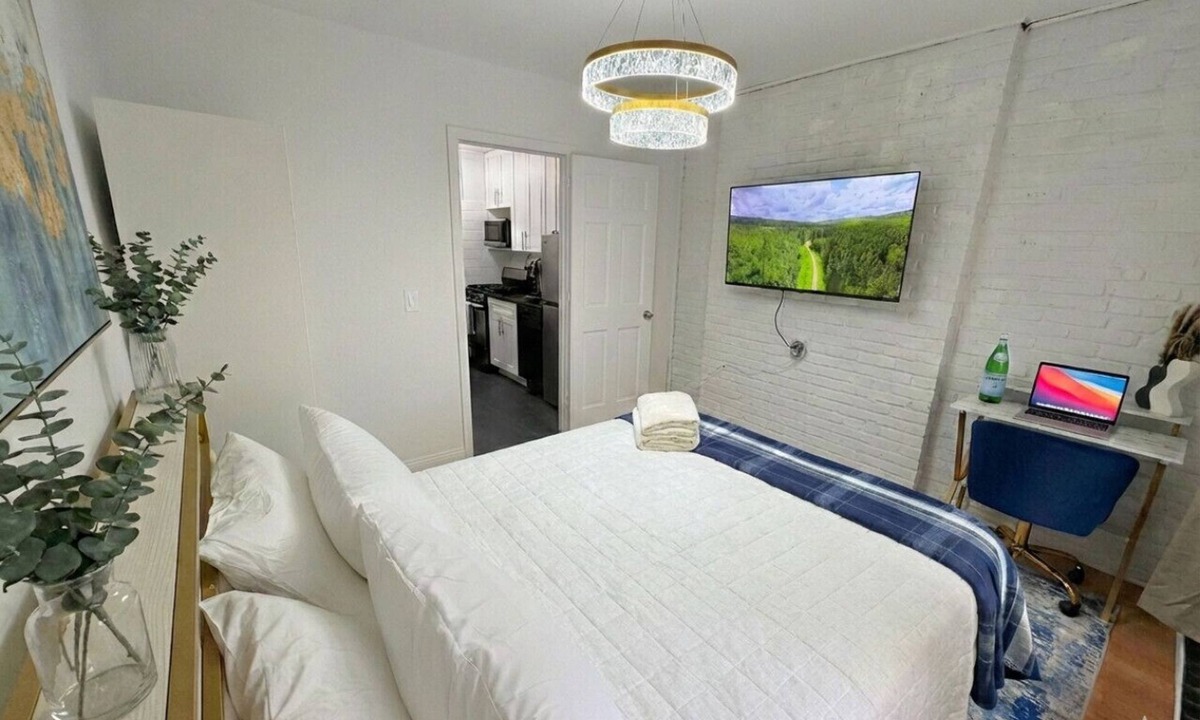 Two Bridges Apartment | Comfortable 2BR and 2 Bath Apt in Downtown NYC