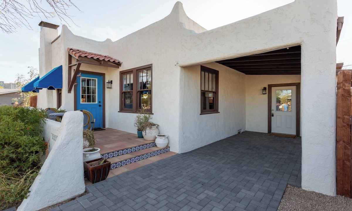 Coronado House | Cozy historic home centrally located. Pet friendly! Beautiful outdoor fireplace.