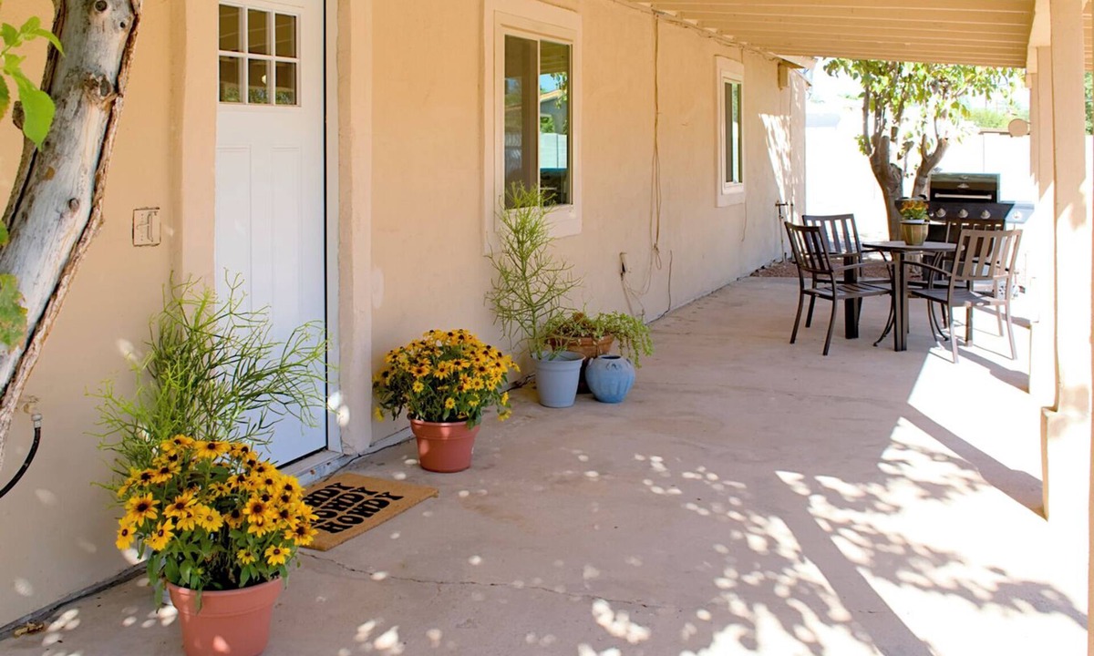 Paradise Valley Village House | COZY NORTH PHX 2 BR CASITA, Trailer parking and near MAYO Clinic
