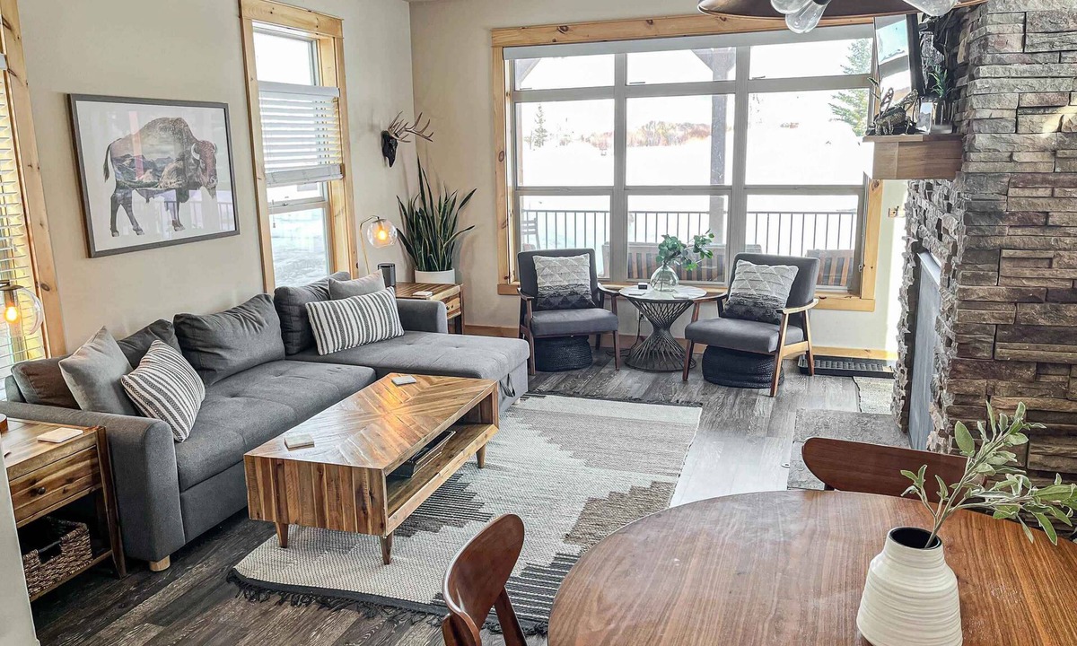 Granby Cabin | Edgewater Cabin on the Fraser River | 3BR Sleeps 7 | Kids Trout Pond & Pool