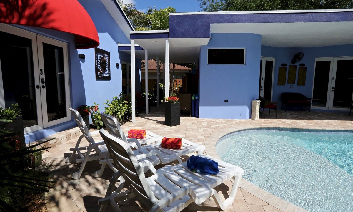 Wilton Manors Bed & Breakfast | Fantasy Island Inn – Caters to Men