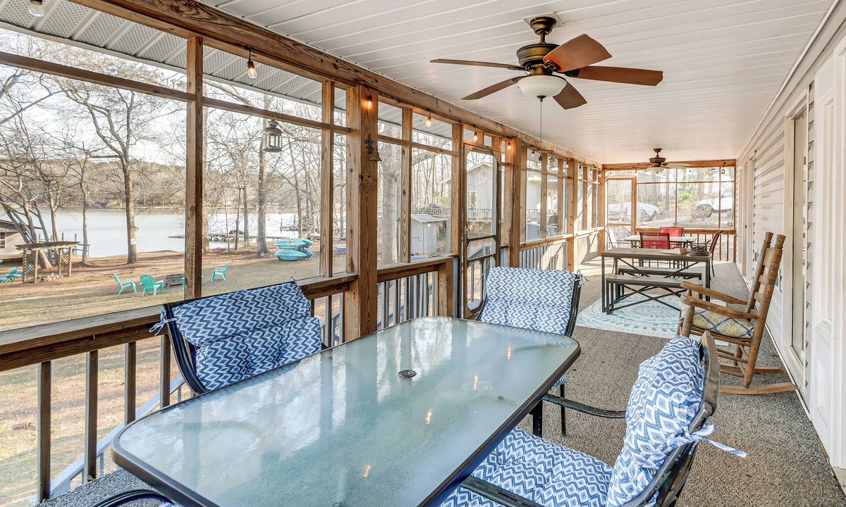 Eatonton Cottage | Fish & Swim Off the Dock: Lake Sinclair Family Gem