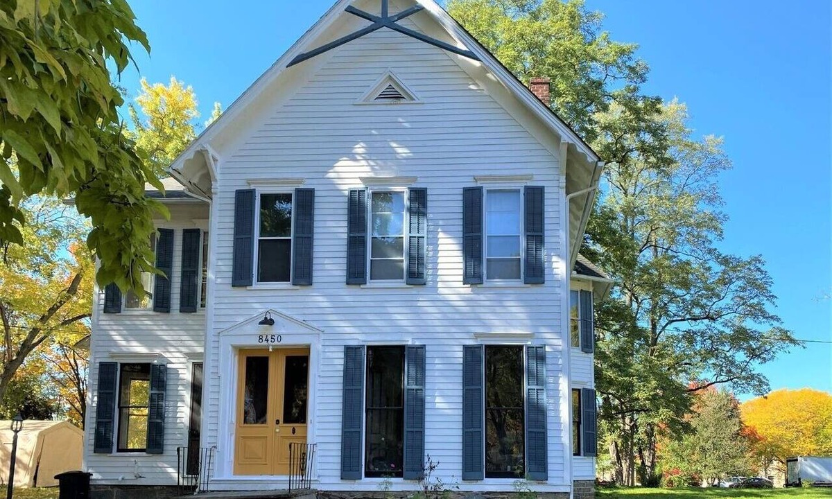 Lodi House | FLX Victorian, Historical Charm + Modern Comfort, Perfect Location to Everything