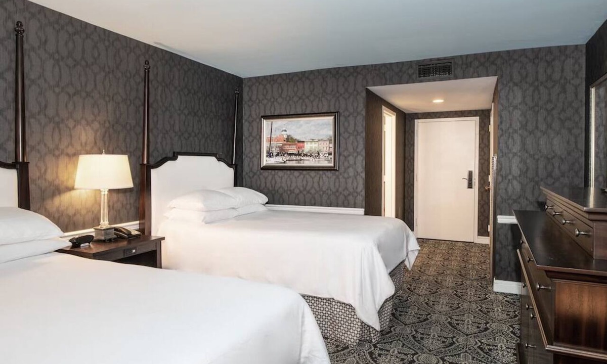 Historic District Hotel | Governor Calvert 2 Double Beds | Historic Inns | Near Naval Academy