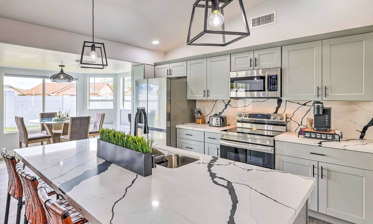 La Buena Vida House | Group Getaway in Glendale < 1 Mi to Westgate!
