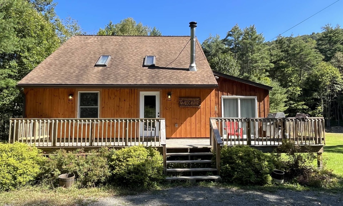 Milford House | Knotty Pine - Private cabin nestled in the woods, fire pit, near CDP/ASV
