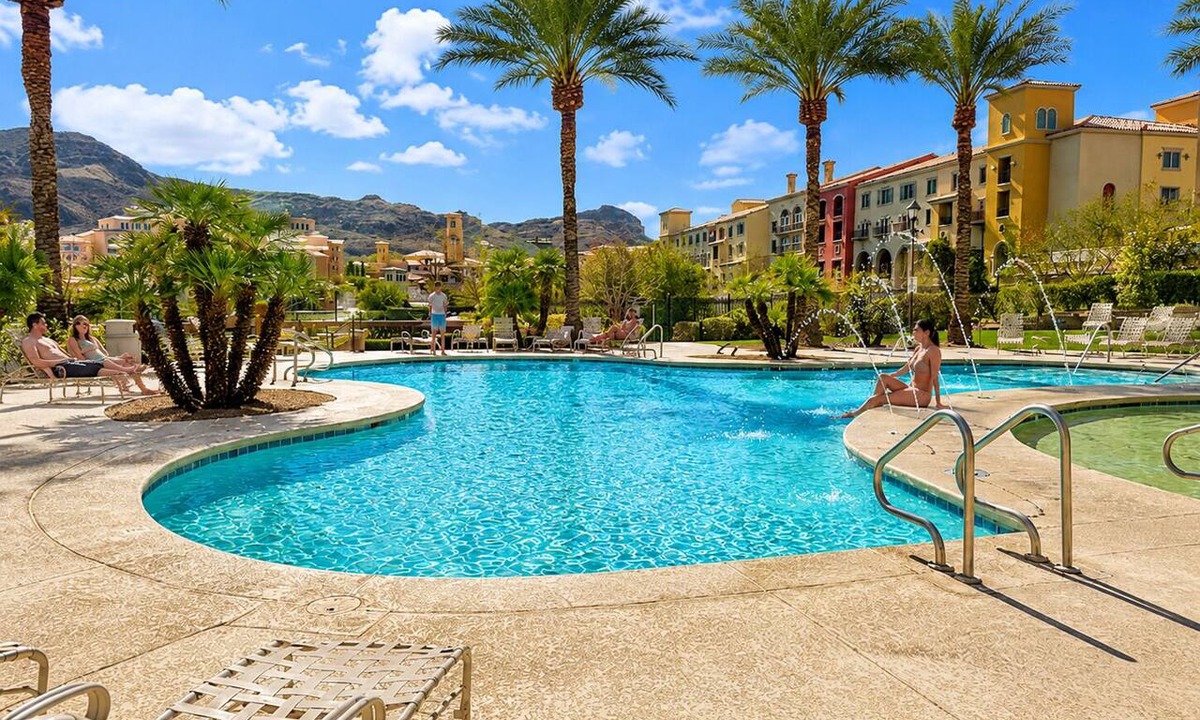 Lake Las Vegas Condo | Lake Las Vegas condo with balcony, lake and golf course view