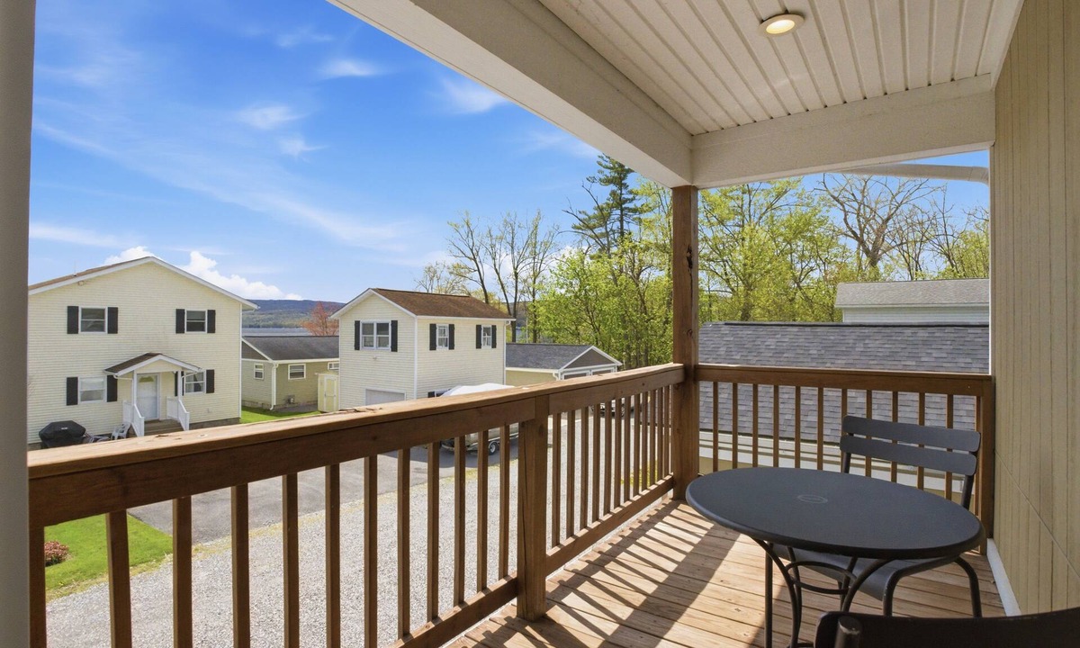 Town of Richmond Apartment | Lakeside Studio Apartment steps from lake. Private Beach and Park