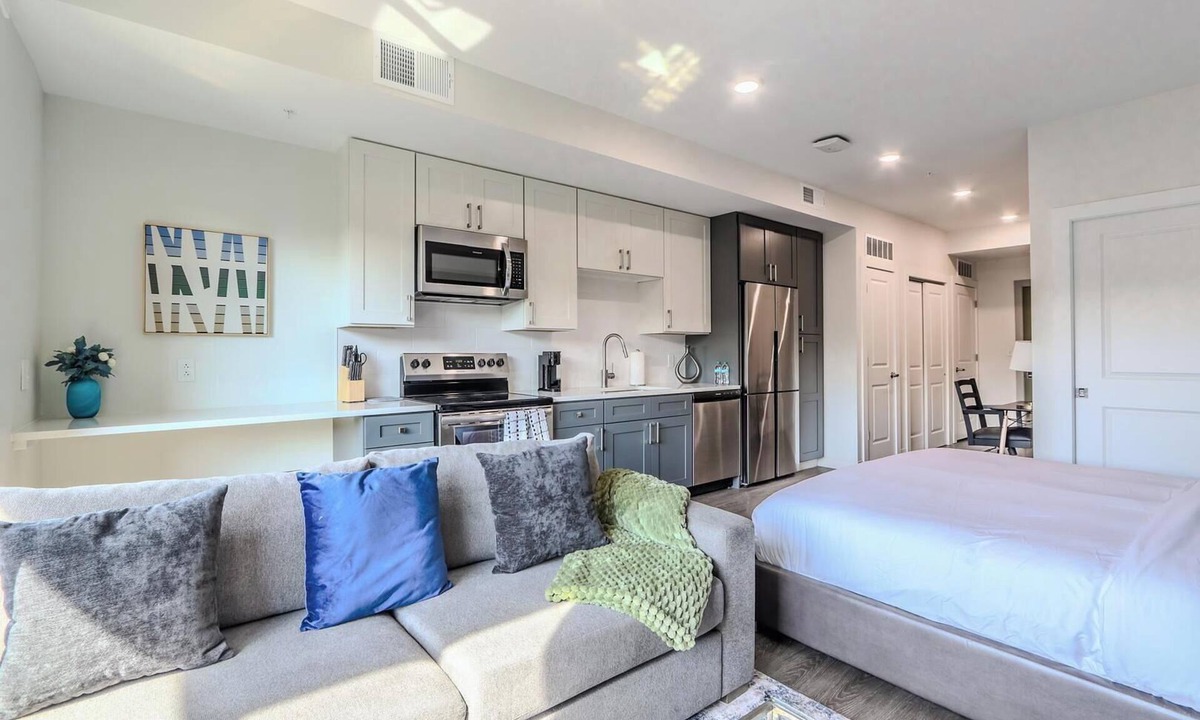 Ithaca Apartment | Landing | Stunning Studio, Gym