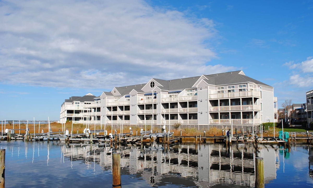 North Ocean City Condo | Large, spacious 3 bedroom condo with free WiFi, a boat slip, and an outdoor pool located uptown on the bay water with breathtaking view of bay!