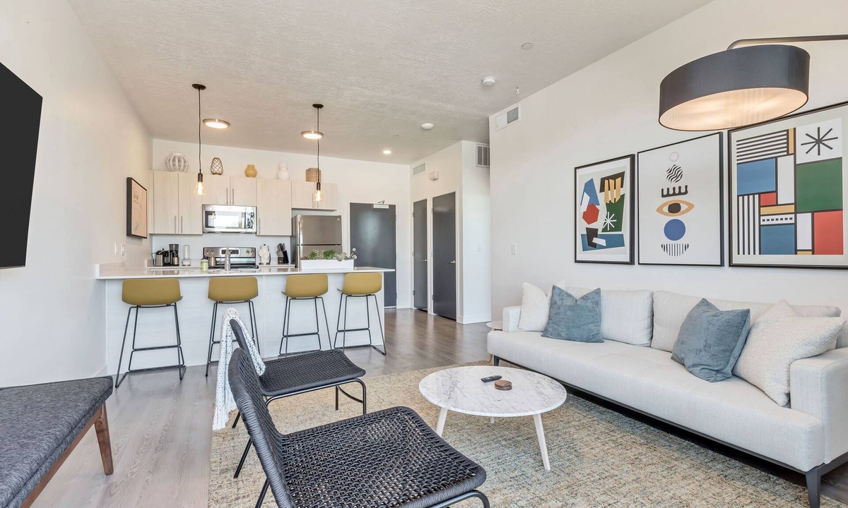 People's Freeway Apartment | LCF - Downtown Salt Lake City - Granary - 1 King BR/1BA - CoWork + Gym - Garage