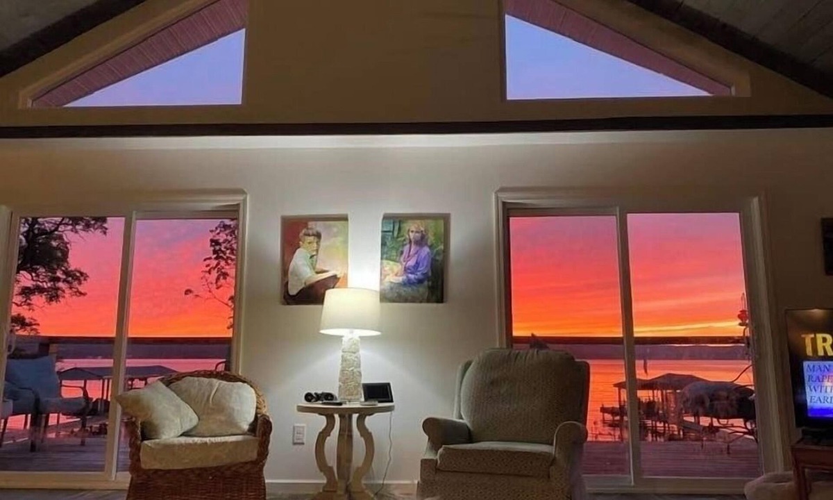 Lodi Villa | Level Lakefront Villa with Gorgeous Seneca Sunsets 3,510 sq. ft.