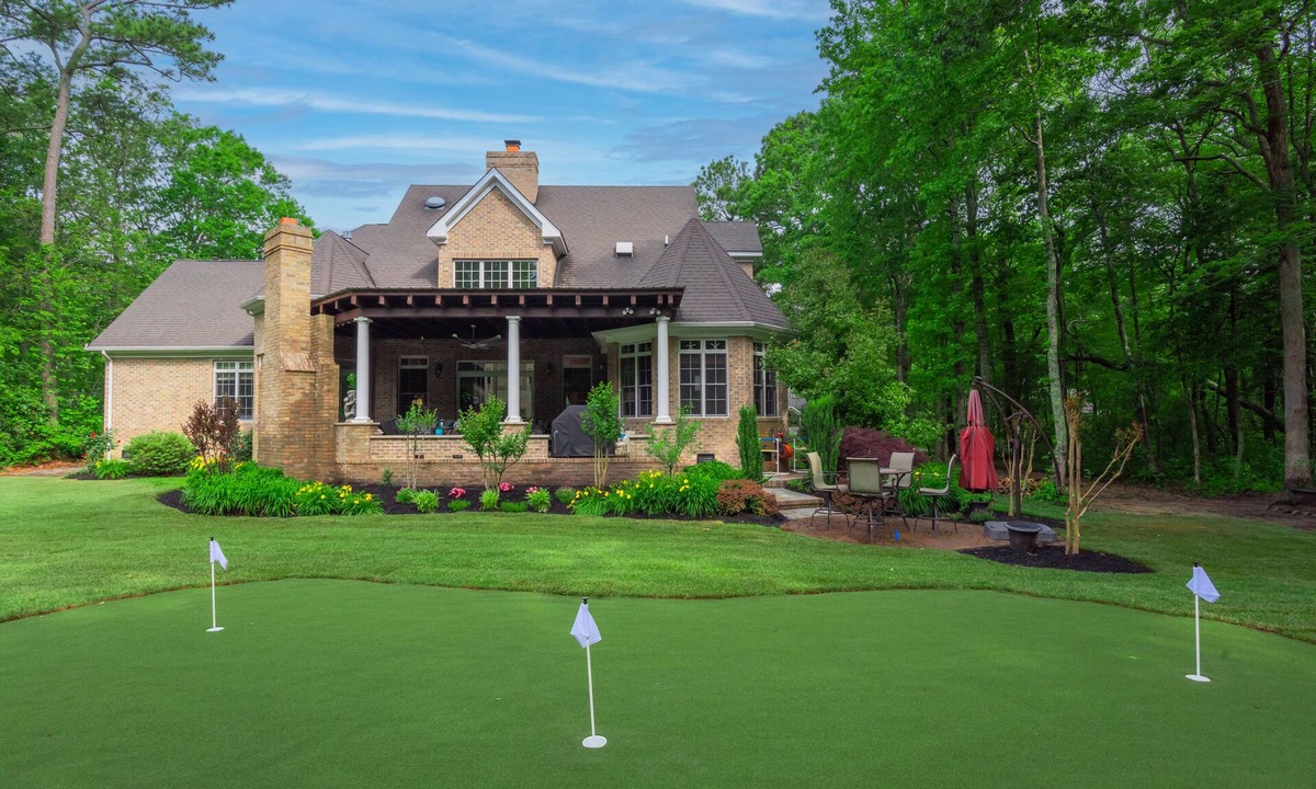 Berlin House | Luxury Home, 1.5mi to Assateague Island and Top Golf Courses! Sleeps 12!