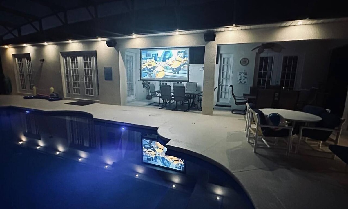 West Kissimmee House | Luxury Villa Disney 2 mls 7BR 40 ft Pool, Huge Spa, Cinema, Lake Views, Slps 16.