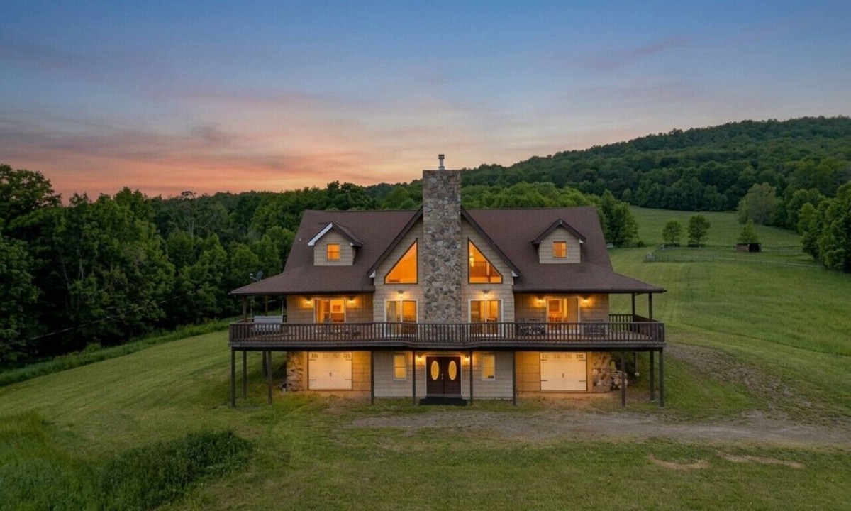 Stamford House | Massive 6BR 5BA Country Home with Central AC