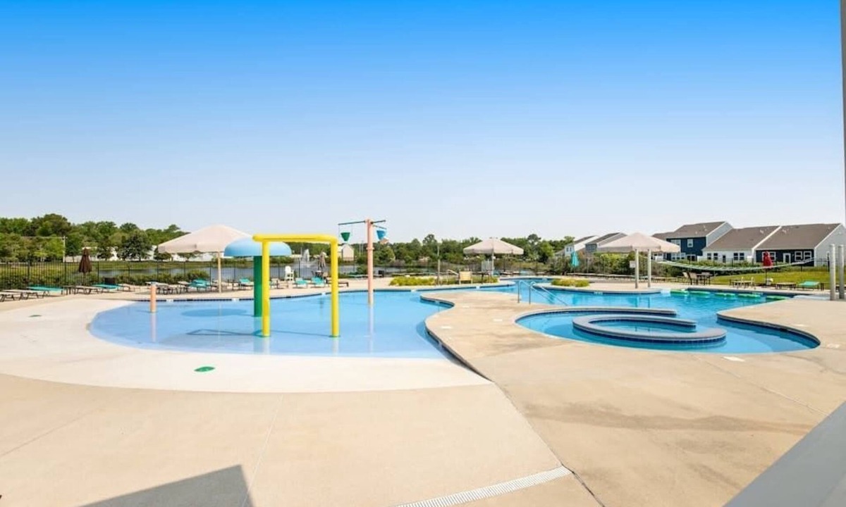 Frankford House | Millville by the Sea townhome with clubhouse, pools & wellness center access