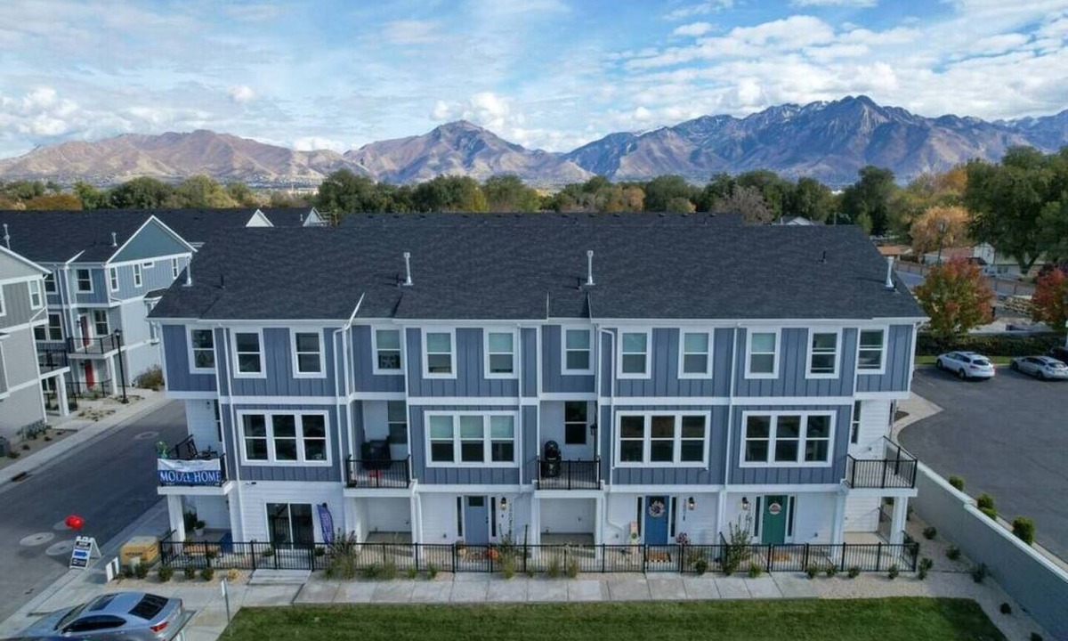 South Salt Lake House | Modern 3BR Retreat | Mtn Views & Garage Parking