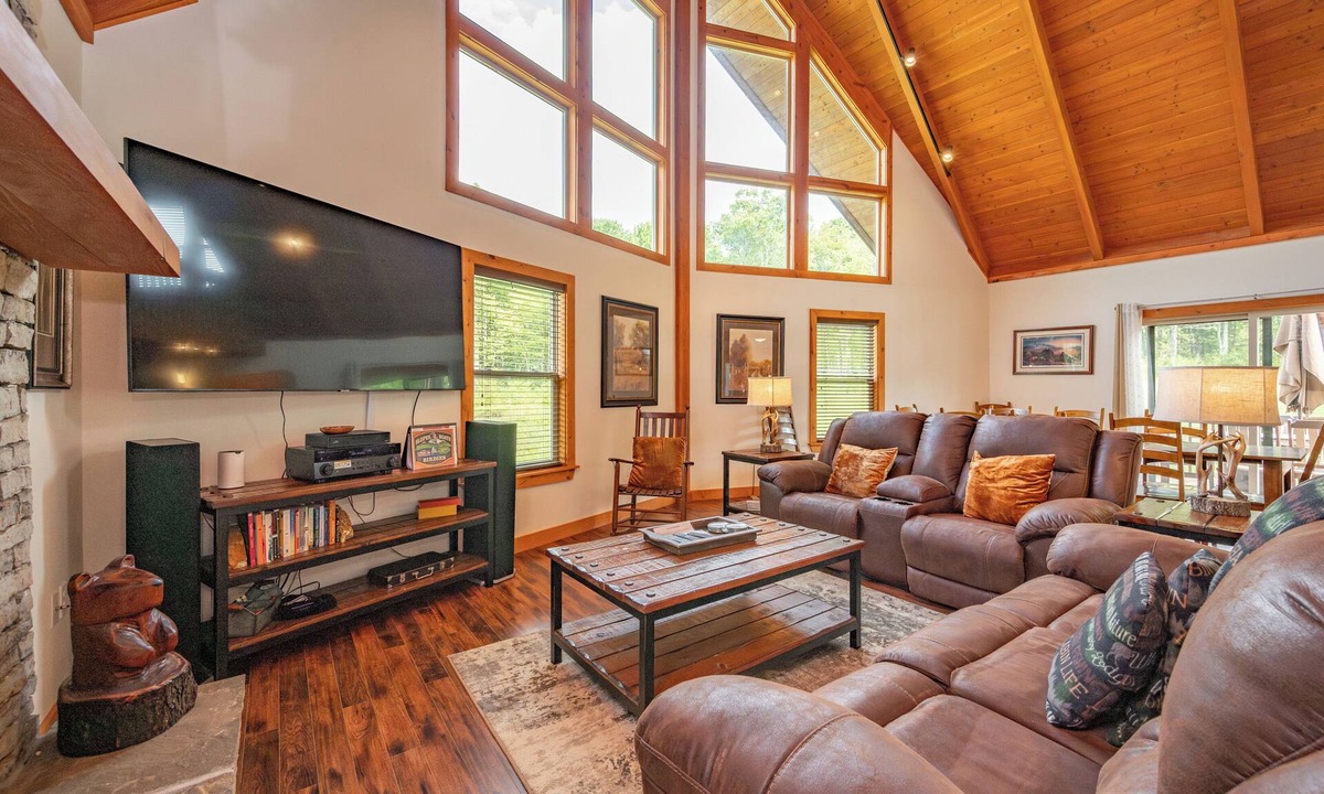 McHenry House | Modern Mountain Escape w/Hot Tub & Games