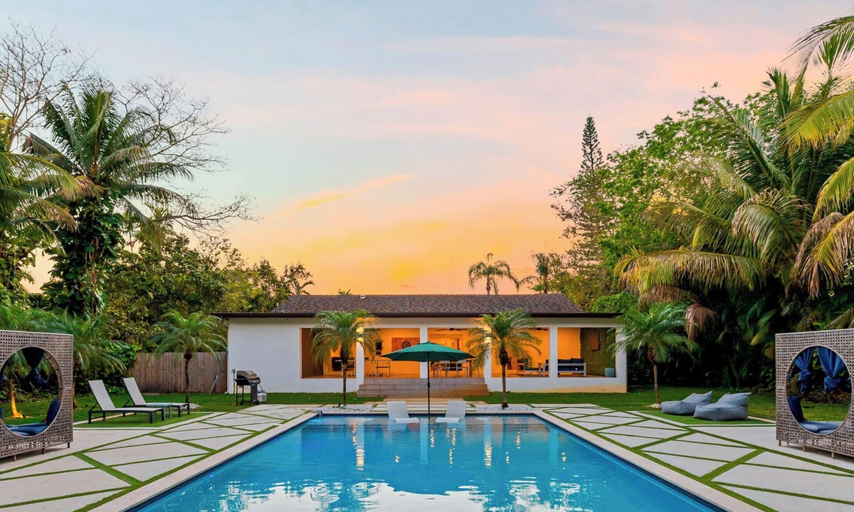 Golden Glades House | Moroccan Style Villa · Pool & Cabana | BKB Court