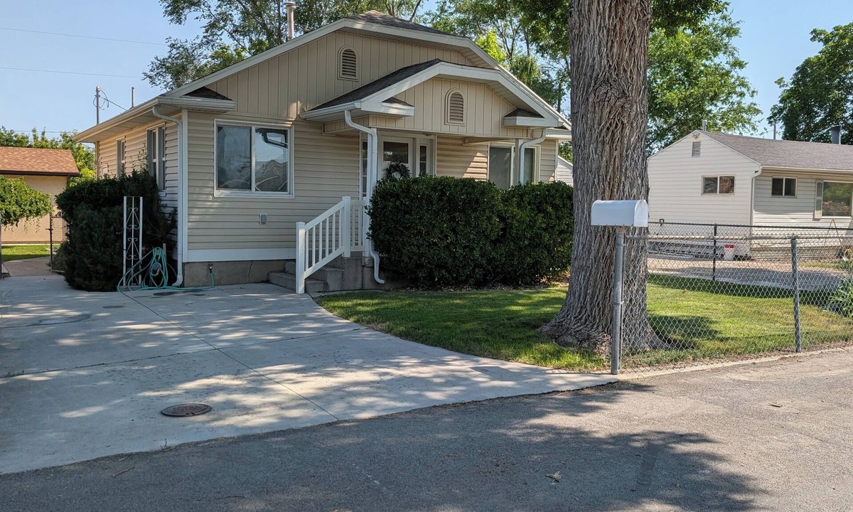 Murray House | New Charming Murray 2 BR Home just 20 min to mtns or downtown, 5 min to IMC.