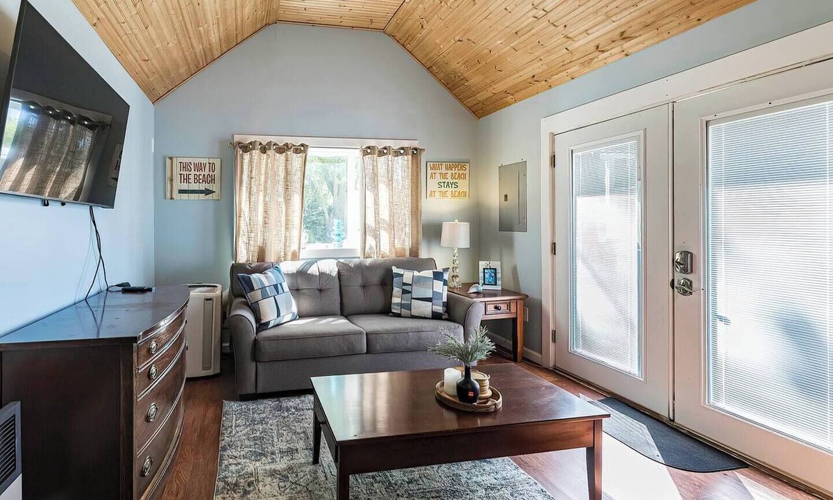 North East House | NEW! Lake Cottage Getaway | Beach Access + Pets OK | North Cottage