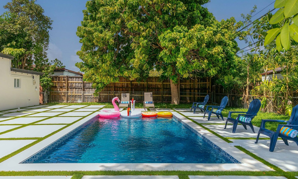 Flagami House | New renovated Miami Home with POOL near Airport, Beaches and Night Life