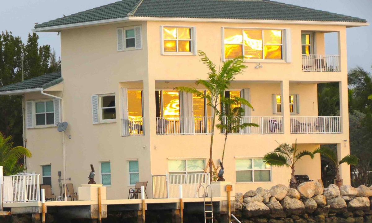 Marathon House | Oceanfront 4 bedroom, 3 Bath House, Private Pool and Deep Water Concrete Dock!