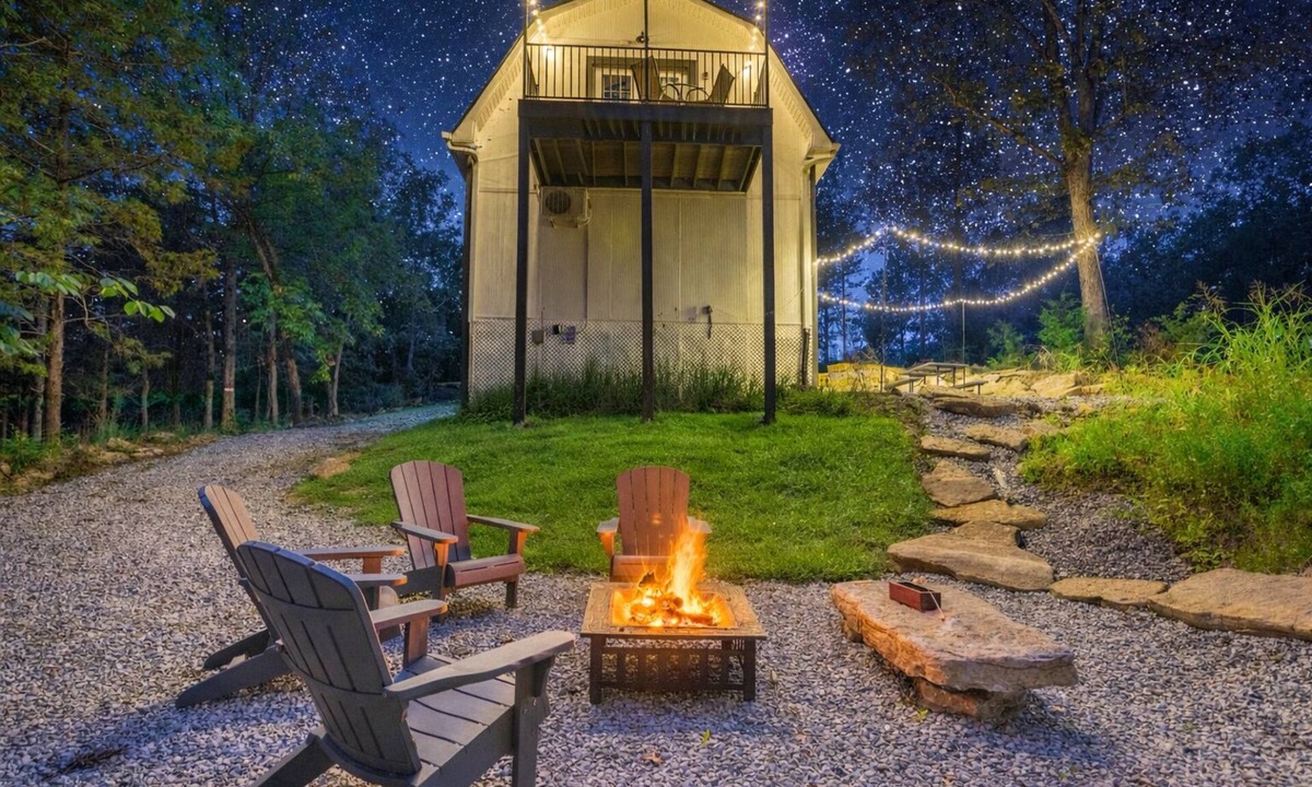 Rutland Cabin | Peaceful 2BR Forest Cabin Near Ark W/Fire Pit, Deck & Vaulted Ceilings