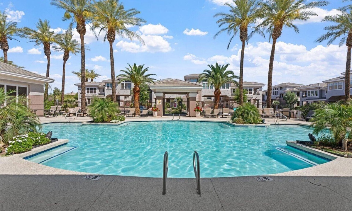 Kierland Apartment | Peaceful Kierland 2BR Condo | Pool, Spa | Free Parking | Golf Access | Gym Walk to Shops & Dining